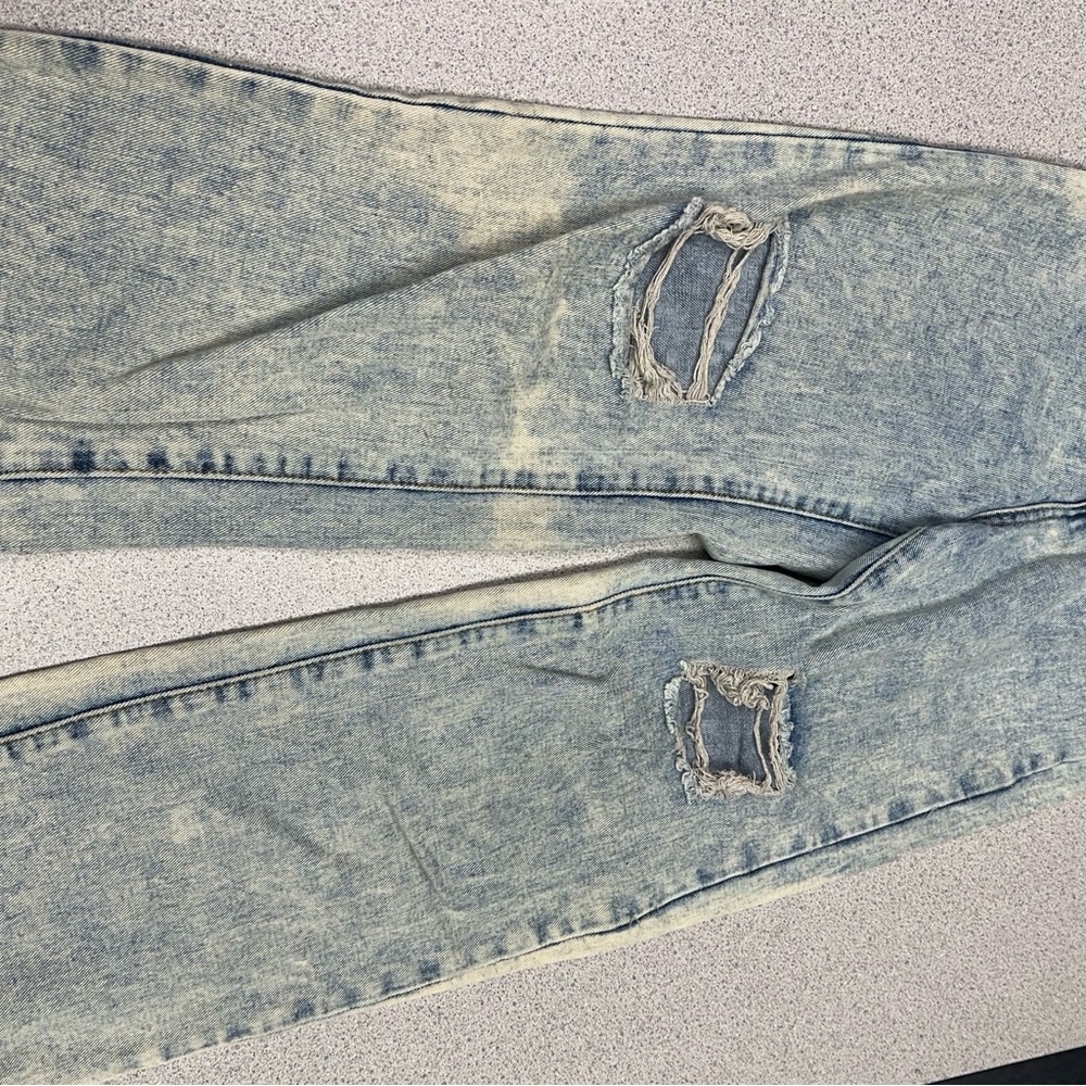 SHEIN Kids Distressed Denim Jeans